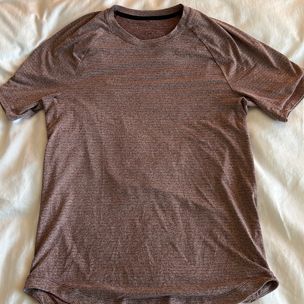Lululemon license to train shirt